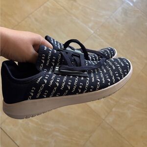 NEW Nautica Women’s Fashion print Navy White logo sneakers 7.5